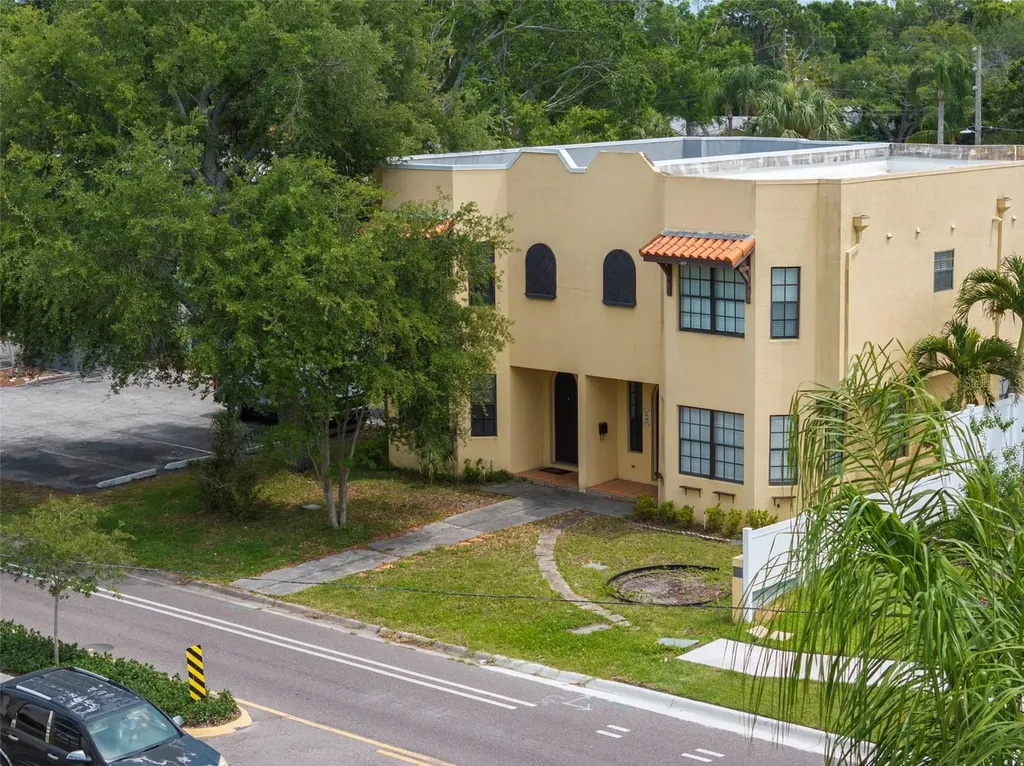 316 34th Avenue N St Petersburg FL 33704