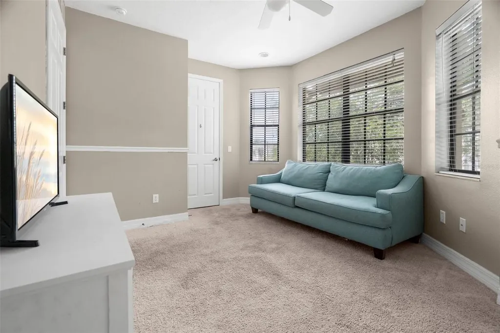 316 34th Avenue N St Petersburg FL 33704