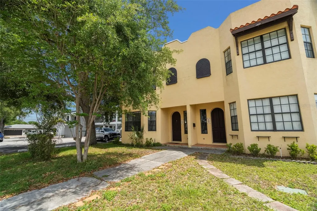 316 34th Avenue N St Petersburg FL 33704
