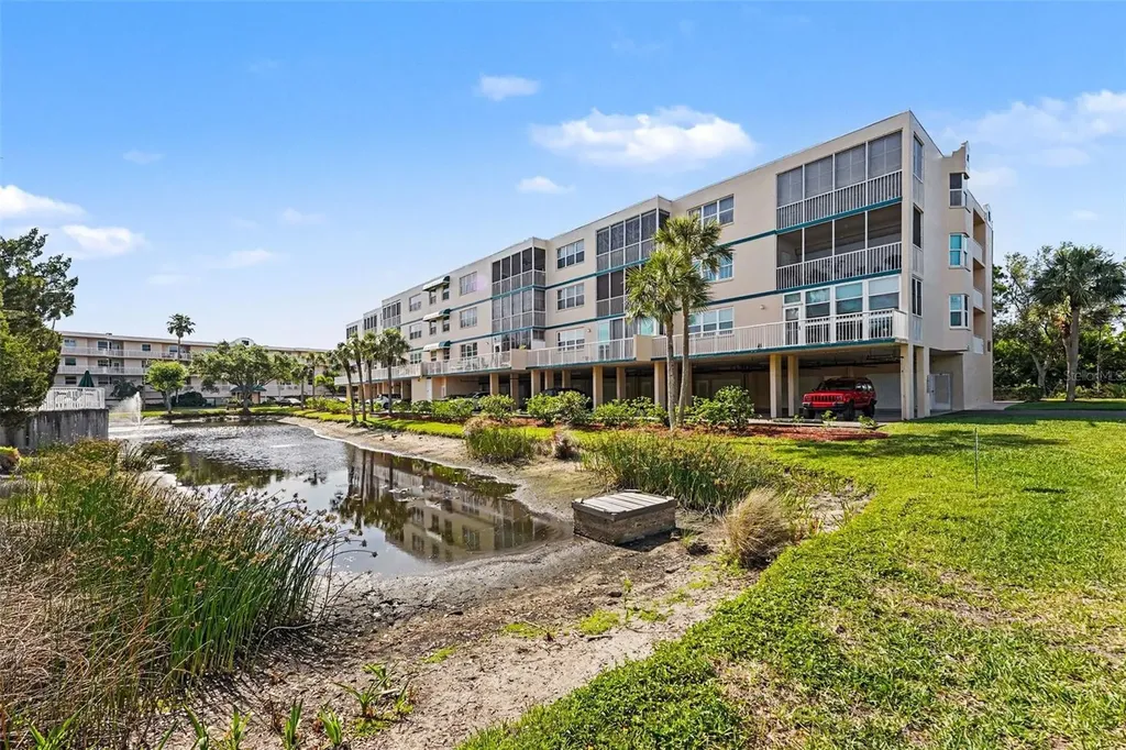 6205 Shoreline Drive St Petersburg FL 33708