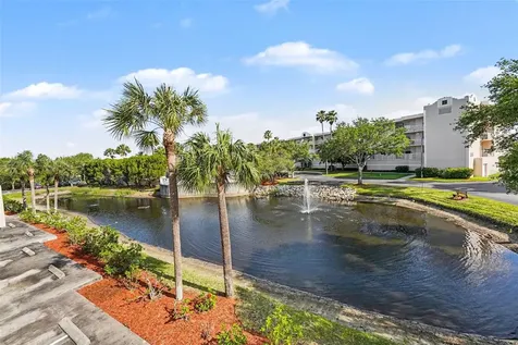 6205 Shoreline Drive St Petersburg FL 33708