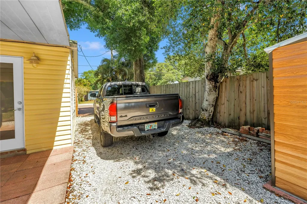 5032 19th Street N St Petersburg FL 33714
