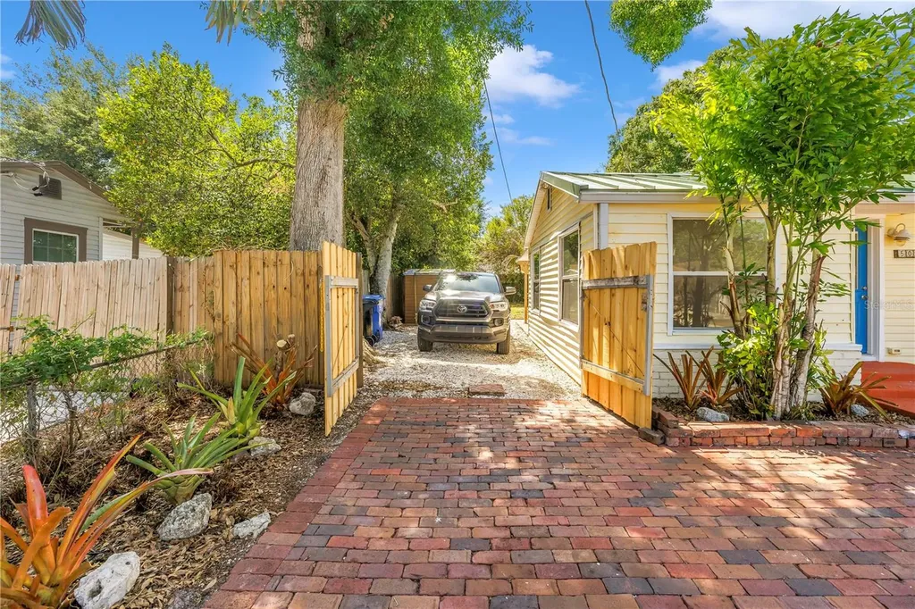 5032 19th Street N St Petersburg FL 33714