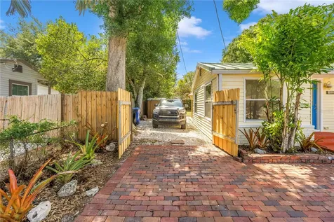 5032 19th Street N St Petersburg FL 33714