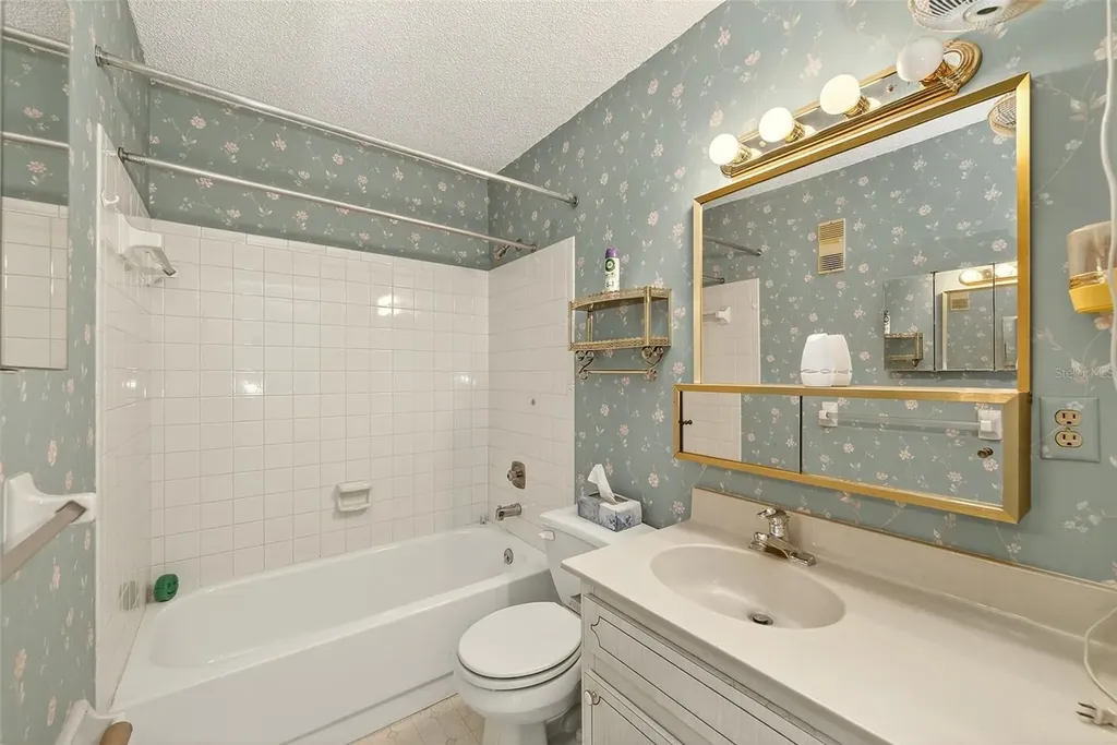 7951 58th Avenue N St Petersburg FL 33709