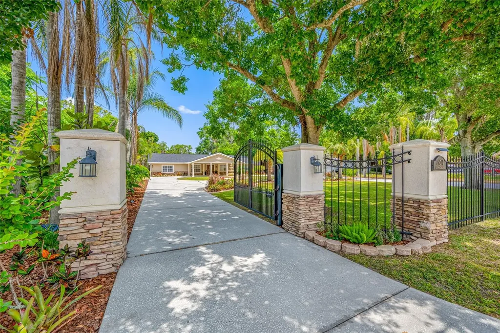 15314 Lake Magdalene Boulevard Tampa FL 33618