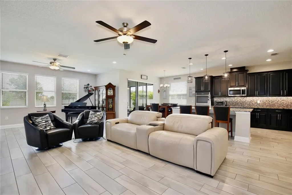 3266 Kayak Way Orlando FL 32820