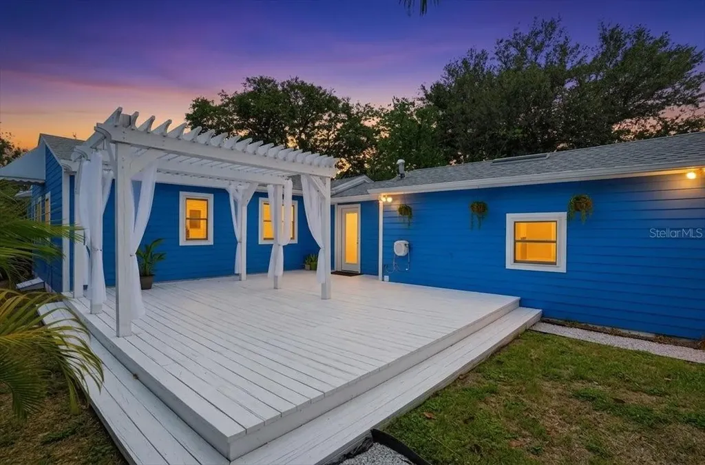 3145 8th Avenue N St Petersburg FL 33713