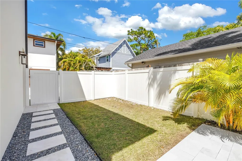 151 17th Avenue N St Petersburg FL 33704