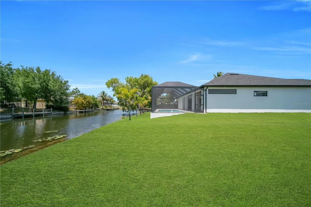 1114 SW 8th Place Cape Coral FL 33991