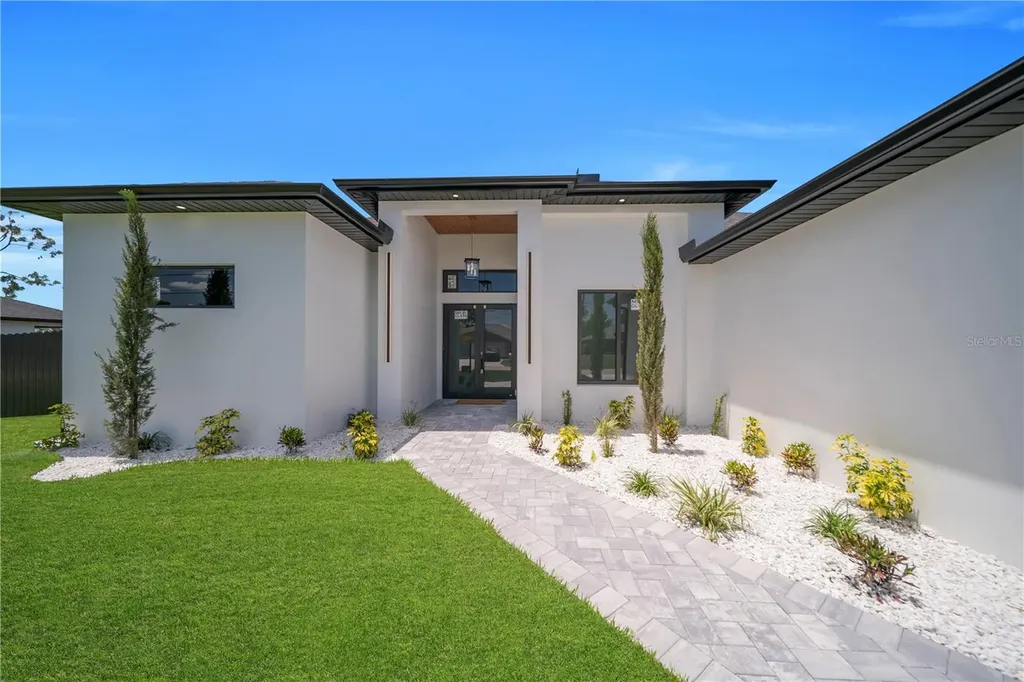1114 SW 8th Place Cape Coral FL 33991