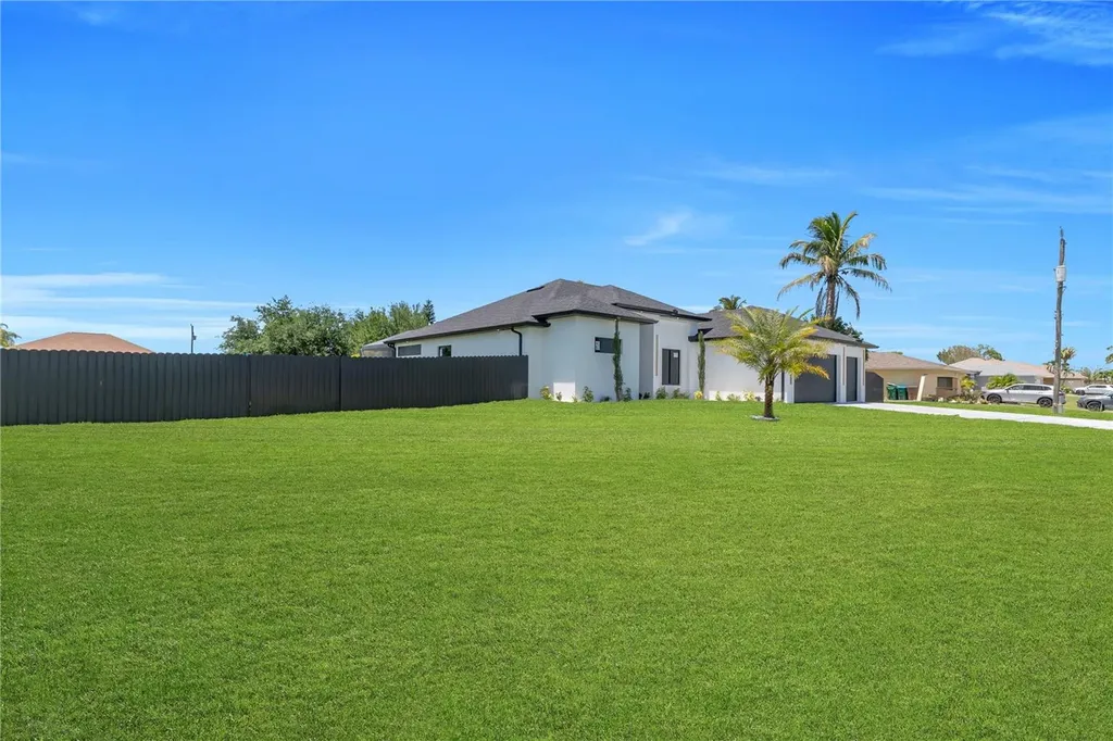 1114 SW 8th Place Cape Coral FL 33991