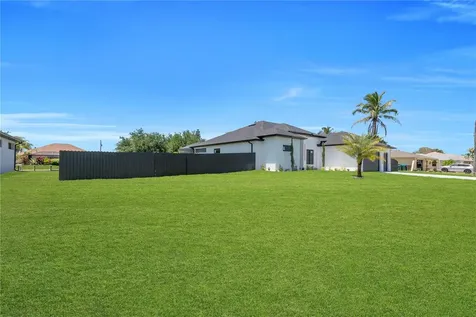 1114 SW 8th Place Cape Coral FL 33991