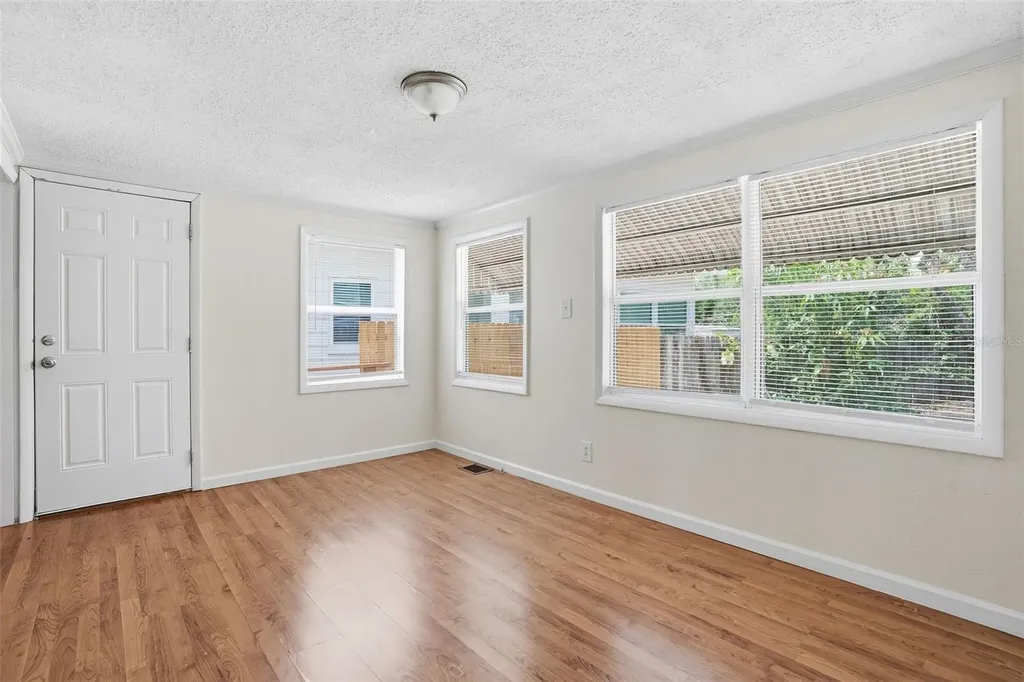 1262 Woodlawn Terrace Clearwater FL 33755