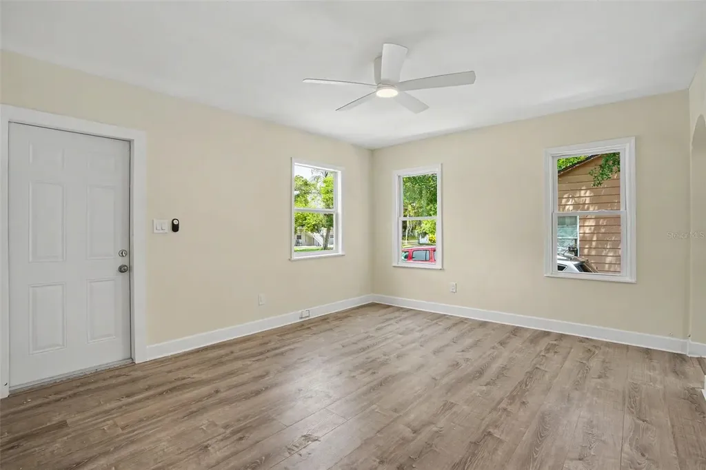 850 18th Avenue S St Petersburg FL 33705