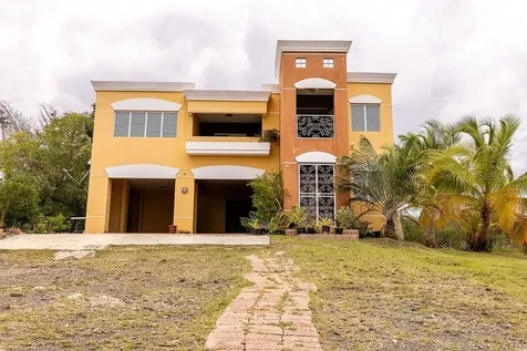 706 Street Sectot La Julia Salinas PR 00751