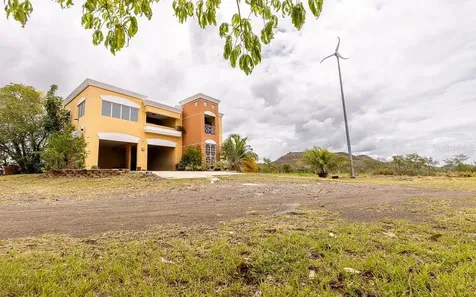 706 Street Sectot La Julia Salinas PR 00751