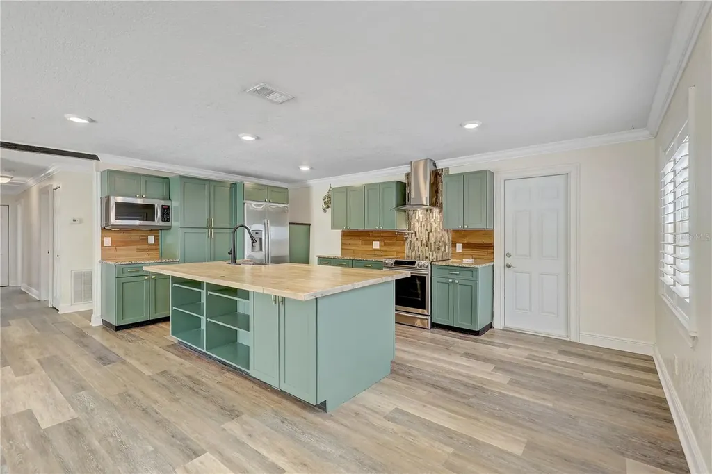 5909 71st Street N St Petersburg FL 33702
