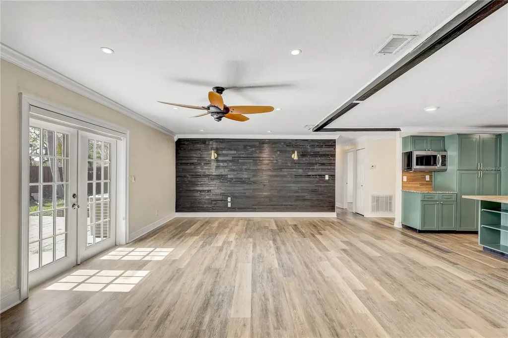 5909 71st Street N St Petersburg FL 33702