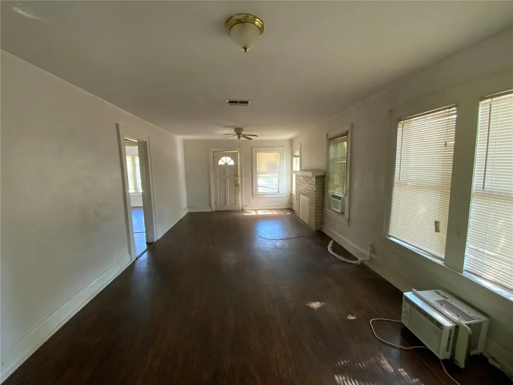 610 28th Avenue S St Petersburg FL 33705