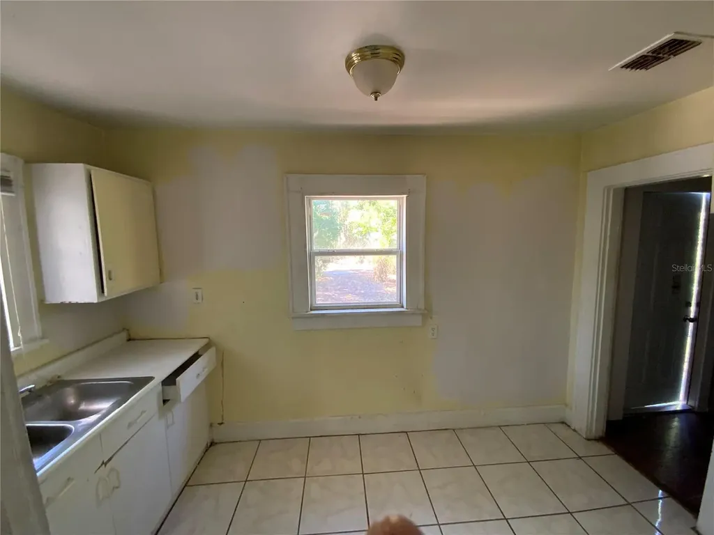 610 28th Avenue S St Petersburg FL 33705