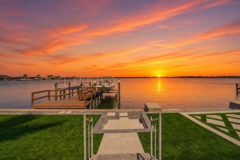 5207 Bay State Road Palmetto FL 34221