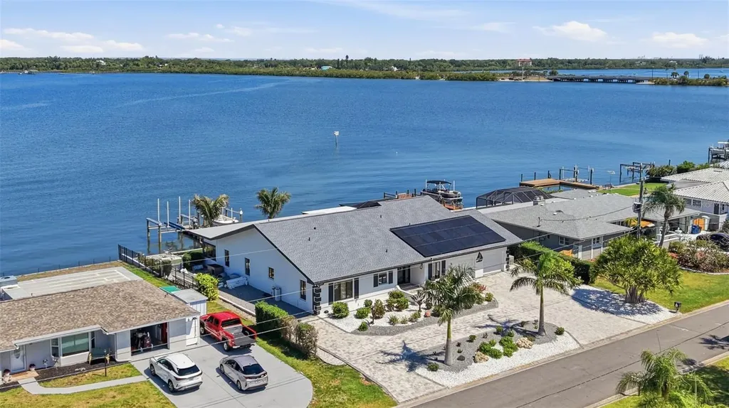 5207 Bay State Road Palmetto FL 34221