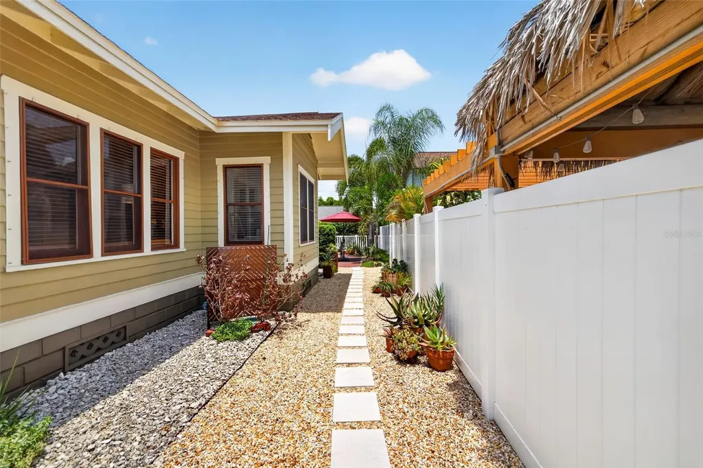 2845 7th Avenue N St Petersburg FL 33713