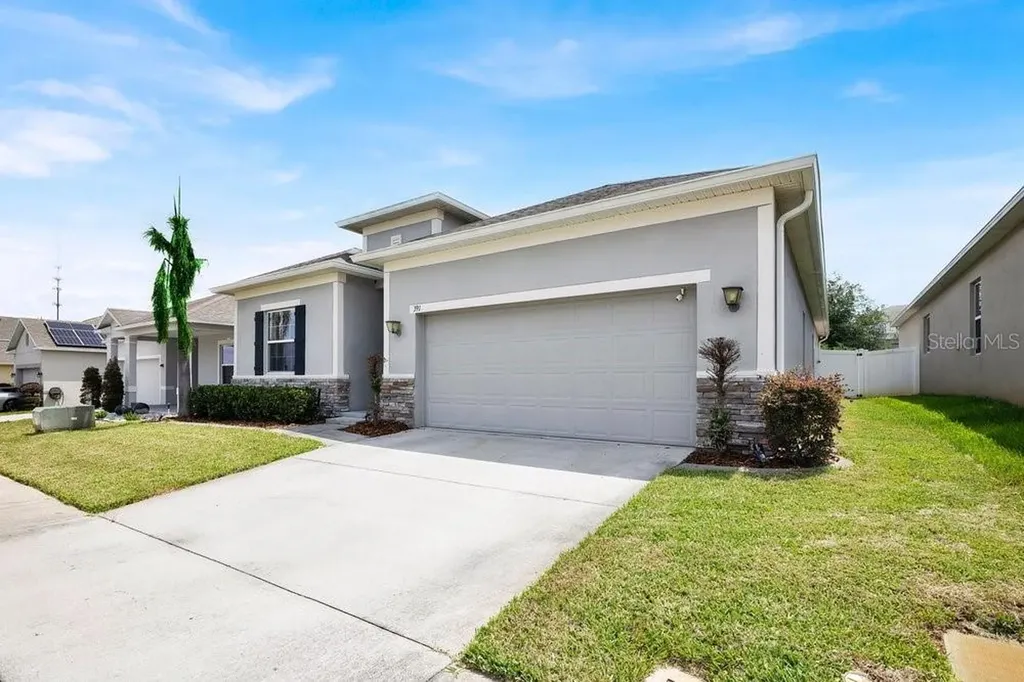 391 Pinecrest Loop Davenport FL 33837