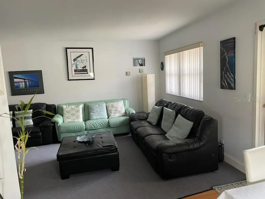 93 Saxony Delray Beach FL 33446