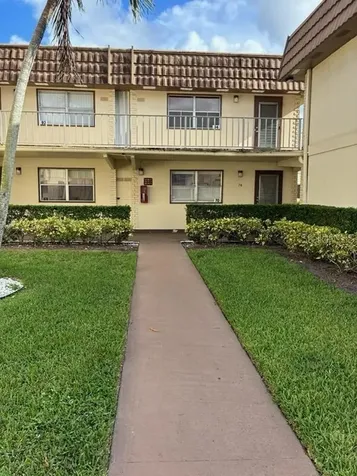 93 Saxony Delray Beach FL 33446