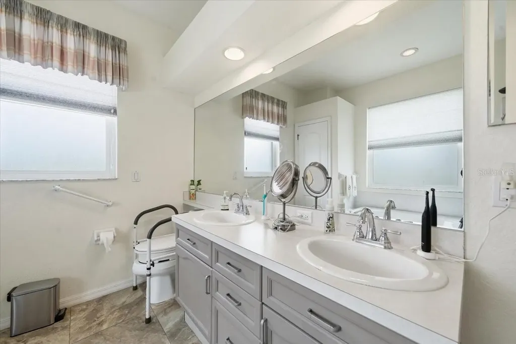 1154 Sarah Court Dunedin FL 34698