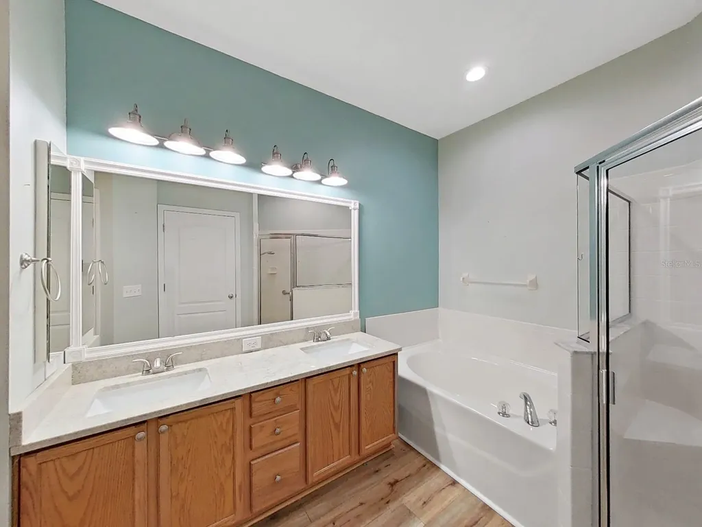 6077 Sandhill Ridge Drive Lithia FL 33547