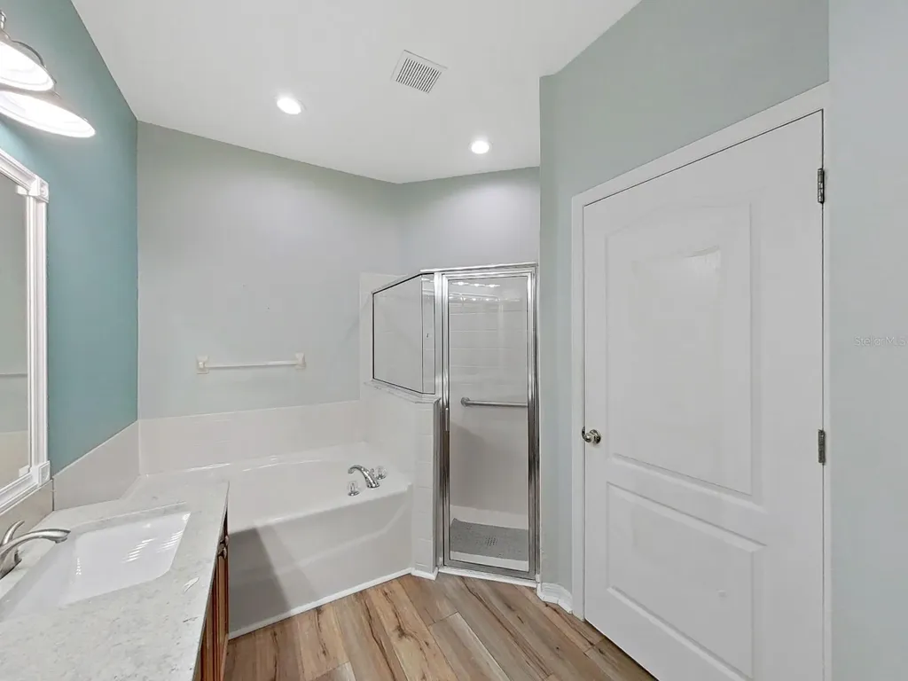 6077 Sandhill Ridge Drive Lithia FL 33547