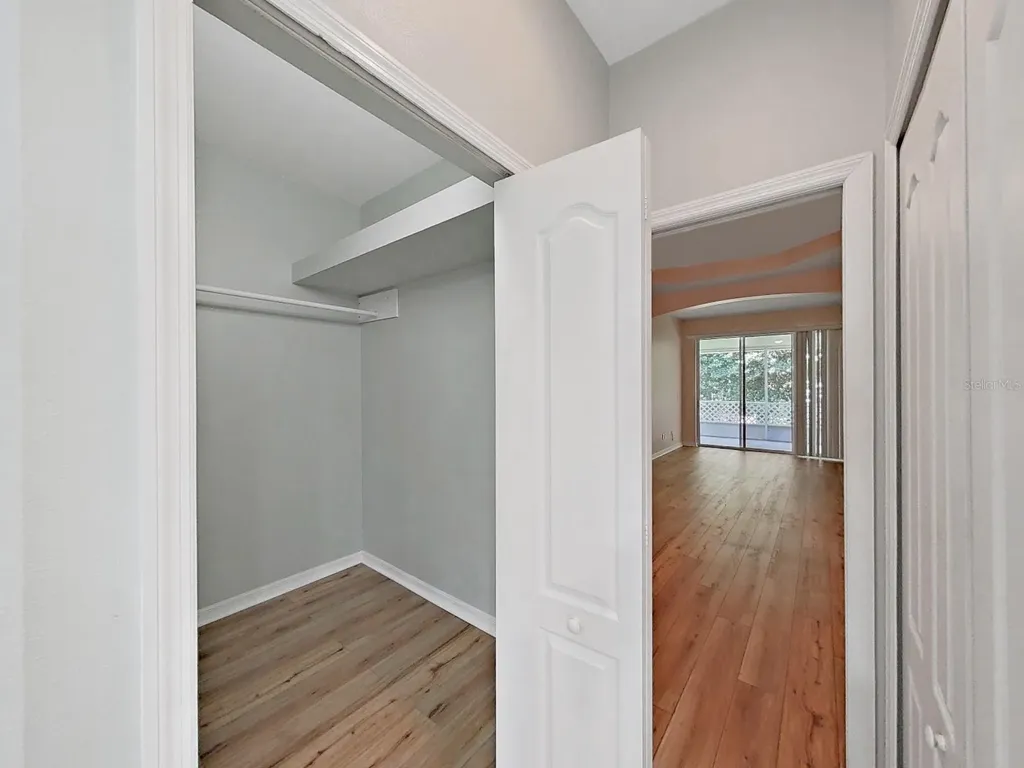 6077 Sandhill Ridge Drive Lithia FL 33547