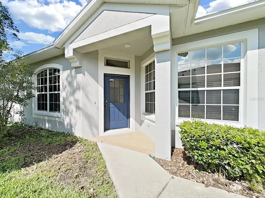 6077 Sandhill Ridge Drive Lithia FL 33547