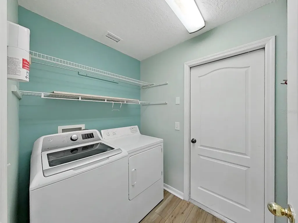 6077 Sandhill Ridge Drive Lithia FL 33547