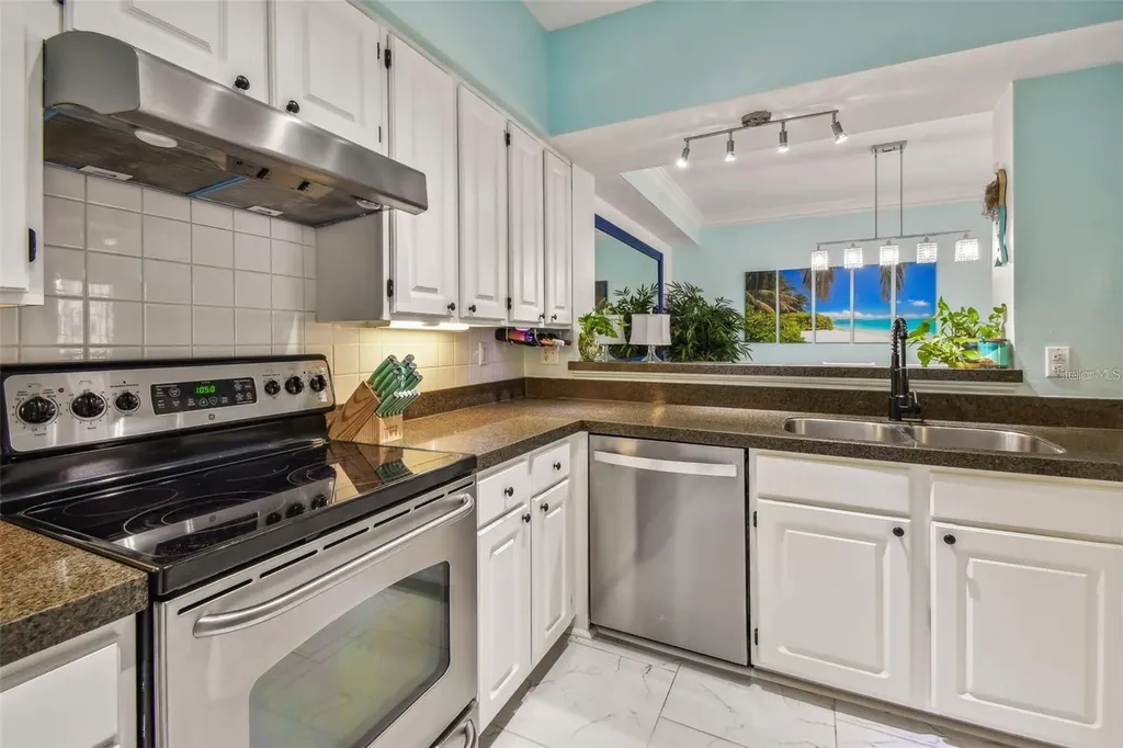 4304 Bay Club Circle Tampa FL 33607