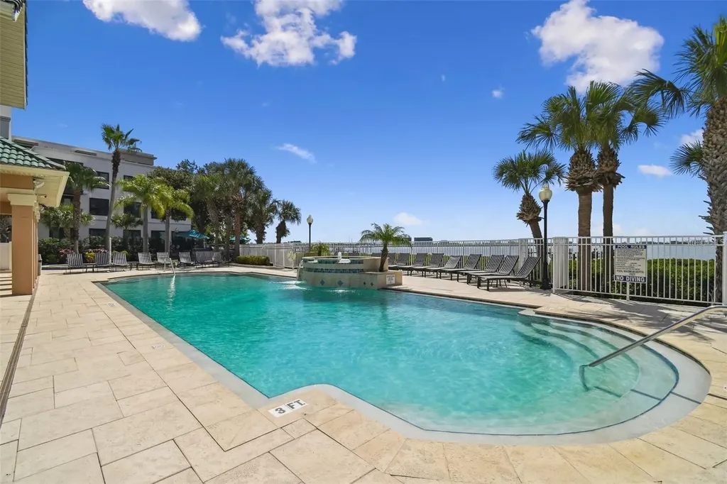 4304 Bay Club Circle Tampa FL 33607