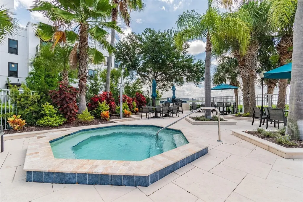4304 Bay Club Circle Tampa FL 33607