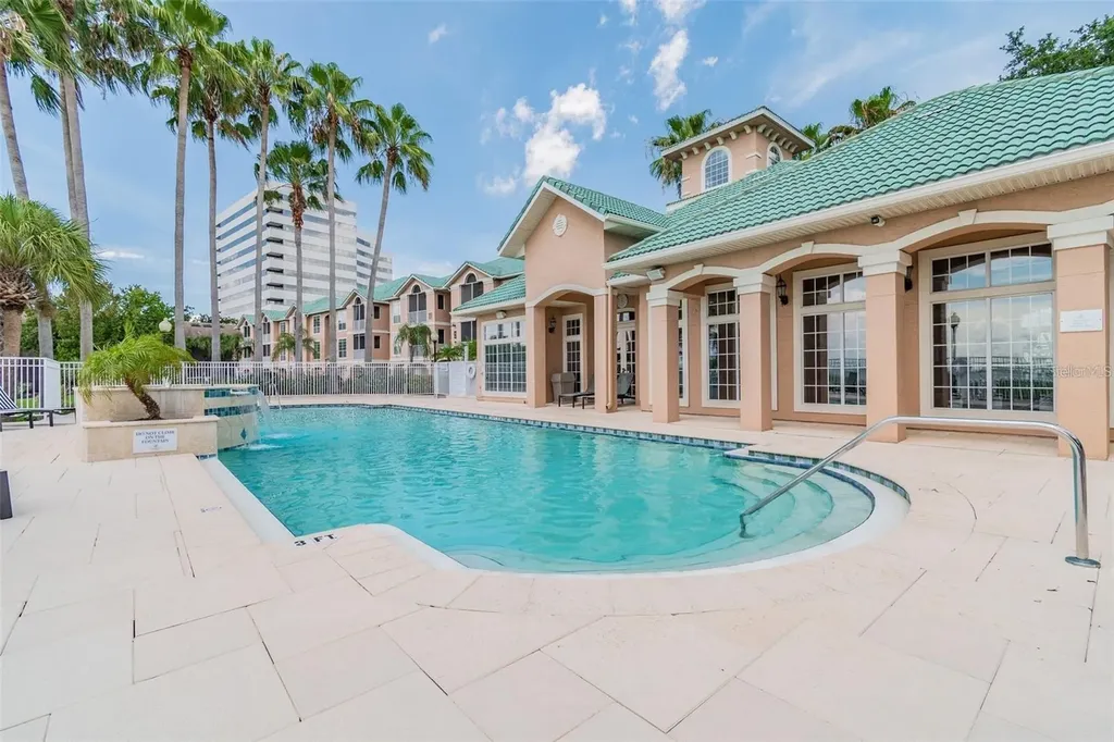 4304 Bay Club Circle Tampa FL 33607