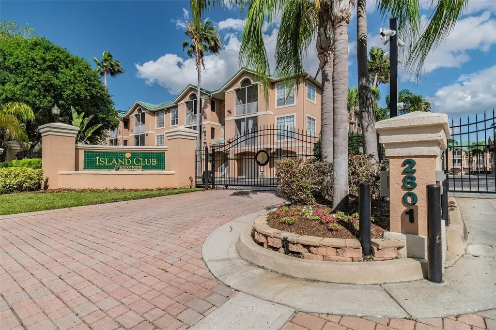4304 Bay Club Circle Tampa FL 33607