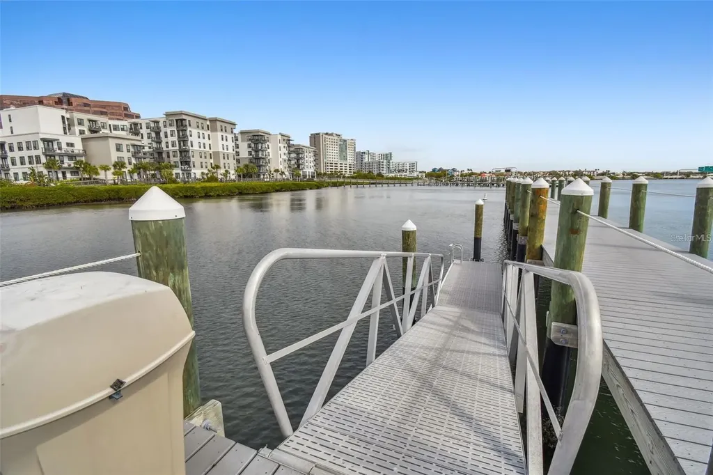 4304 Bay Club Circle Tampa FL 33607