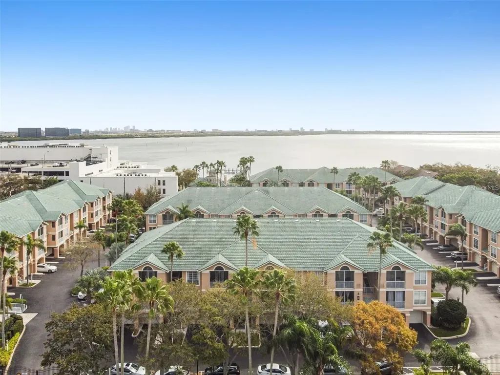 4304 Bay Club Circle Tampa FL 33607