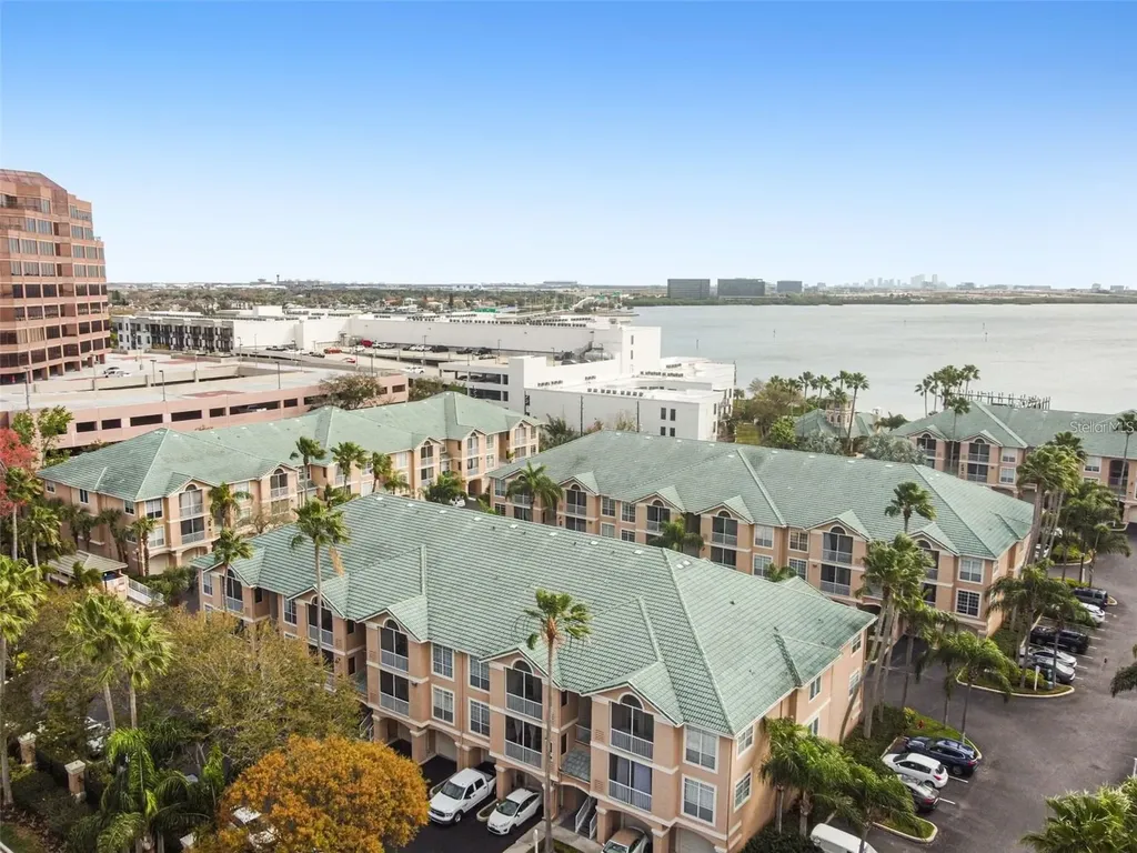 4304 Bay Club Circle Tampa FL 33607