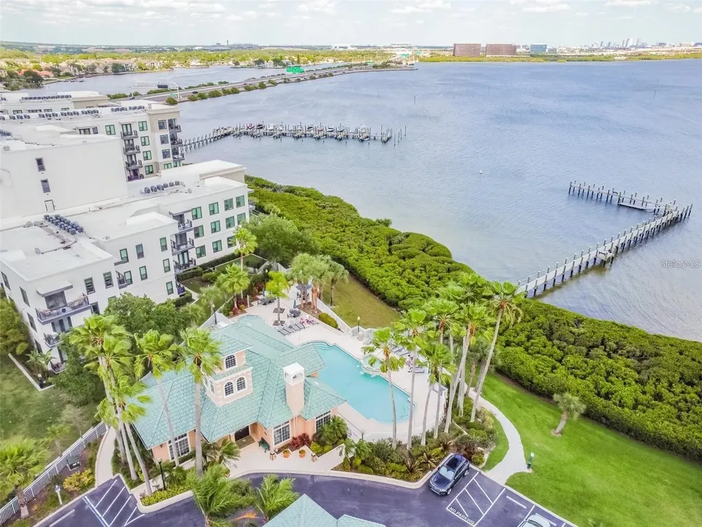 4304 Bay Club Circle Tampa FL 33607
