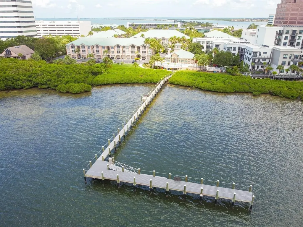 4304 Bay Club Circle Tampa FL 33607