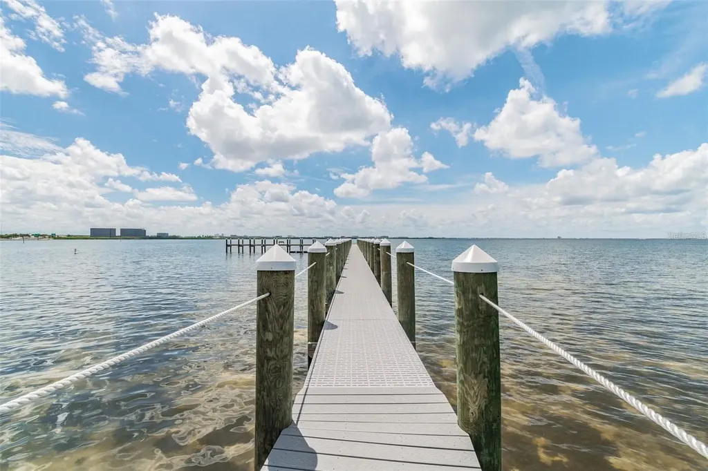4304 Bay Club Circle Tampa FL 33607