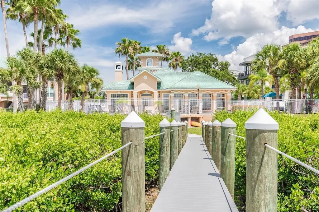 4304 Bay Club Circle Tampa FL 33607