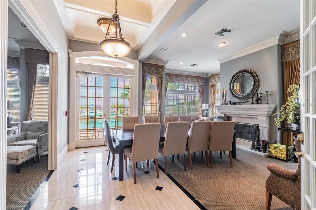 4304 Bay Club Circle Tampa FL 33607